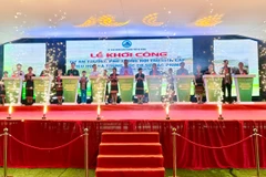 Nghi thức bấm nút khởi công dự án Trường phổ thông nội trú liên cấp Tiểu học và Trung học cơ sở Đắc Pring.