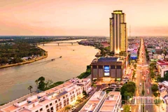 Nội ô thành phố Cần Thơ nhìn từ trên cao vào ban đêm.