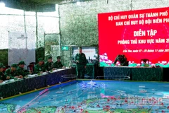 Thực hành tác chiến phòng thủ, xử trí tình huống trên sa bàn, bản đồ, Ban Chỉ huy Bộ đội Biên phòng đánh địch tiến công vào địa bàn các xã, phường ven biển.