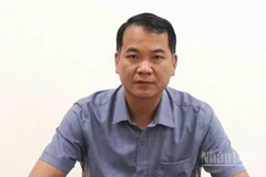 Ông Nguyễn Thanh Tâm, Phó Giám đốc Bảo hiểm xã hội thành phố Cần Thơ trả lời phỏng vấn phóng viên thường trú Báo Nhân Dân tại Cần Thơ. 