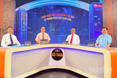 Các diễn giả tham gia chương trình Đối thoại:“Thực hiện Luật bảo hiểm y tế mới - Từ chính sách đến thực tiễn”.