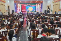 Quang cảnh Đêm hội trăng rằm tại xã Long Phú, thành phố Cần Thơ.