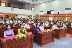 Các đại biểu tham dự buổi họp mặt