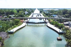 Công trình thủy lợi cống âu Rạch Mọp nhìn từ trên cao.