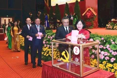 Các đại biểu bỏ phiếu bầu Ban chấp hành Đảng bộ thành phố Hà Nội lần thứ XVIII, nhiệm kỳ 2025-2030.