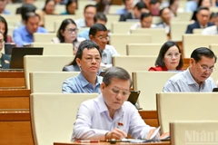 Các đại biểu dự phiên họp toàn thể ở hội trường tại Kỳ họp thứ 10, Quốc hội khóa XV. (Ảnh: DUY LINH)