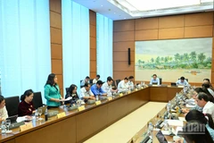Quang cảnh phiên thảo luận tổ tại Kỳ họp thứ 10, Quốc hội khóa XV, ngày 21/10. (Ảnh: THỦY NGUYÊN)