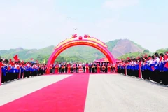 Lễ cắt băng thông xe kỹ thuật dự án đường cao tốc Tuyên Quang-Hà Giang giai đoạn 1.