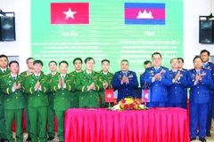 Ký biên bản hợp tác quản lý, bảo vệ biên giới giữa Bộ đội Biên phòng tỉnh Gia Lai và Ty Công an tỉnh Ratanakiri.