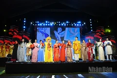 "Di sản Hà Nội” không chỉ tôn vinh thời trang Việt mang đậm hồn cốt dân tộc, mà còn lan tỏa thông điệp về một Hà Nội đang chuyển mình sáng tạo, hội nhập nhưng vẫn giữ bản sắc. Đây là minh chứng sinh động cho khái niệm “di sản sống” - nơi văn hóa không ngủ yên trong bảo tàng, mà hiện hữu, thăng hoa trong đời sống hiện đại và nghệ thuật đương đại.