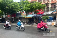 Dự báo khu vực Hà Nội chiều tối và đêm có mưa rào và dông vài nơi. (Ảnh minh họa: Đ.T)