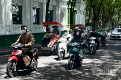 Khu vực Hà Nội được dự báo ngày nắng nóng, chiều tối và đêm có lúc có mưa rào và dông. (Ảnh minh họa: Đ.T)