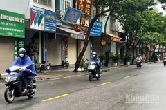 Dự báo khu vực Hà Nội chiều tối và đêm có mưa rào và dông vài nơi. (Ảnh minh họa: Đ.T)