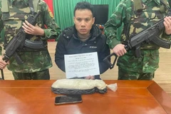 Đồn Biên phòng Quỳnh Thuận và Phòng nghiệp vụ bắt đối tượng mua bán vận chuyển thuốc nổ.