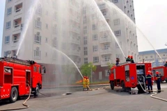 Quang cảnh diễn tập phòng cháy, chữa cháy tại một khu chung cư. (Ảnh: PV)