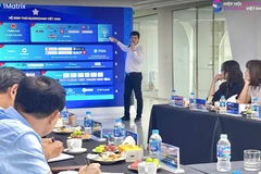 Ông Phan Đức Trung, Chủ tịch Công ty 1Matrix, Chủ tịch VBA chia sẻ những kết quả ban đầu của Mạng Dịch vụ Đa chuỗi Blockchain Việt Nam. (Ảnh: BTC)