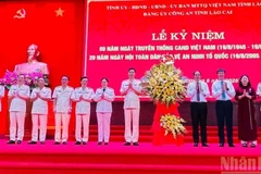 Lãnh đạo tỉnh Lào Cai chúc mừng 80 năm Ngày truyền thống Công an nhân dân Việt Nam. (Ảnh: THANH SƠN)
