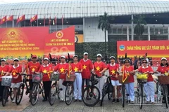 Câu lạc bộ đạp xe người cao tuổi Thăng Long, Hà Nội hưởng ứng kỷ niệm 80 năm đại lễ của đất nước. (Ảnh: CTV)