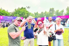 Du khách quốc tế tham gia lễ hội văn hóa thế giới tổ chức tại Hà Nội