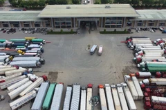 Hàng hóa chờ xuất khẩu qua Cửa khẩu Quốc tế đường bộ số II KIm Thành.