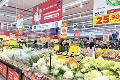 Nhiều siêu thị đã ký hợp đồng với các Hợp tác xã cung ứng rau xanh ra thị trường dịp cuối năm.