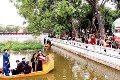 Hát trên thuyền rồng là một loại hình biểu diễn âm nhạc đặc sắc của dân ca quan họ Bắc Ninh.