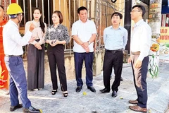Hội đồng nhân dân tỉnh Nam Định khóa XIX khảo sát việc chỉnh trang mạng cáp viễn thông và các vị trí có hạ tầng sử dụng chung trên địa bàn thành phố Nam Định.