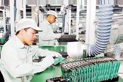 Sản xuất và lắp ráp linh kiện điện tử tại Khu Công nghệ cao Hòa Lạc. (Ảnh TRẦN AN)
