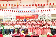 Ra mắt tập thể cán bộ, công chức, viên chức, người lao động phường Bàn Cờ sau khi sáp nhập. (Ảnh CTV)