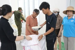 Cấp gạo từ nguồn dự trữ quốc gia hỗ trợ người dân khó khăn tỉnh Đắk Lắk. (Ảnh: CTV)