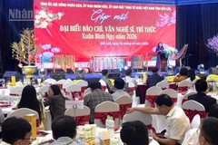 Phó Bí thư Thường trực Tỉnh ủy, Chủ tịch Hội đồng nhân dân tỉnh Đắk Lắk Cao Thị Hòa An phát biểu tại buổi gặp mặt.