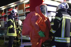 Nhân viên cứu hộ khắc phục sự cố tràn dầu gần Gramzow/Zehnebeck. Nguồn: X