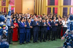 Tổng Bí thư Tô Lâm, Thủ tướng Phạm Minh Chính, nguyên Thủ tướng Nguyễn Tấn Dũng cùng các vị lãnh đạo Đảng và Nhà nước, thành phố Hà Nội dự buổi lễ tại đầu cầu Trung tâm Hội chợ Triển lãm quốc gia. (Ảnh: THÀNH ĐẠT)