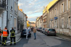 Cảnh sát phong tỏa hiện trường ở thị trấn Montlucon. Ảnh: X