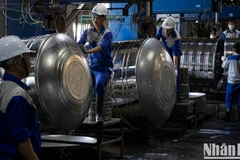 Công nhân Công ty Tân Á Đại Thành đang làm việc.