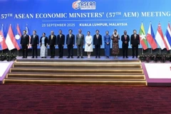 Các đại biểu chụp ảnh tại Hội nghị Bộ trưởng Kinh tế ASEAN (AEM) lần thứ 57, diễn ra ngày 23/9 tại Malaysia. (Ảnh: ASEAN.ORG)