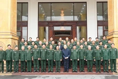 Lãnh đạo Quân khu 2 và các cán bộ quân đội cao cấp đã nghỉ hưu tại buổi gặp mặt.