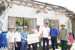 Hoạt động chung tay cùng hộ dân ở tỉnh Nghệ An khắc phục hậu quả thiên tai.