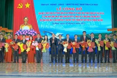 Lãnh đạo tỉnh Cà Mau trao các quyết định chỉ định Bí thư Đảng ủy cấp xã, phường trực thuộc tỉnh Cà Mau sau hợp nhất.