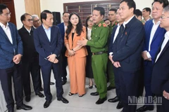 Đồng chí Đại tướng Lương Tam Quang và Đoàn công tác kiểm tra công tác bầu cử tại khu vực bỏ phiếu số 35, phường Hải Châu, thành phố Đà Nẵng. (Ảnh: ANH ĐÀO)