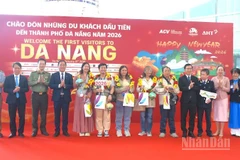 Đà Nẵng đón những chuyến bay đầu tiên "xông đất" ngành du lịch trong năm mới 2026. (Ảnh: ANH ĐÀO)