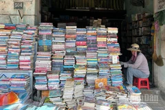 Những tiệm sách cũ lặng lẽ giữa lòng đô thị. (Ảnh: GIA HÂN)