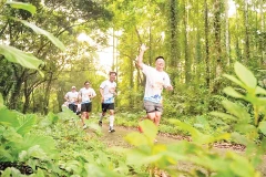 Nhiều người trẻ hào hứng tham gia chương trình Chạy bộ giữa rừng Cúc Phương. Nguồn: WWF-Việt Nam