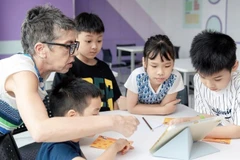 Dạy tiếng Anh cho trẻ em trong bối cảnh mới đòi hỏi phải ngày càng hoàn thiện kỹ năng và nội dung bài giảng. (Ảnh: HỘI ĐỒNG ANH)