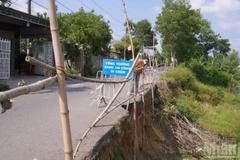 Tình trạng sạt lở bờ sông Hiếu trên địa bàn ngày càng nghiêm trọng.