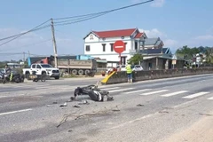 Hiện trường vụ tai nạn giao thông trên Quốc lộ 1 trưa nay ở phía bắc tỉnh Quảng Trị 