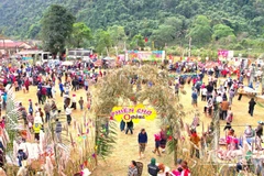 Đây là năm đầu tiên phiên chợ được tổ chức tại xã Hướng Lập, với sự tham gia tích cực của cán bộ, chiến sĩ Đồn Biên phòng Hướng Lập, thu hút không chỉ đông đảo người dân trong xã mà còn ở các bản của huyện Sê Pôn (Lào).