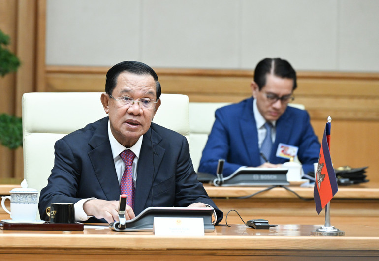 캄보디아 인민당 대표이자 캄보디아 상원의장인 훈센이 회의에서 연설했습니다. dsc-8690.jpg