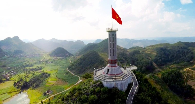 Cột cờ Quốc gia Lũng Cú.