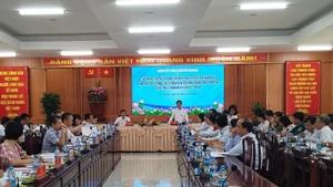 Toàn cảnh buổi làm việc.